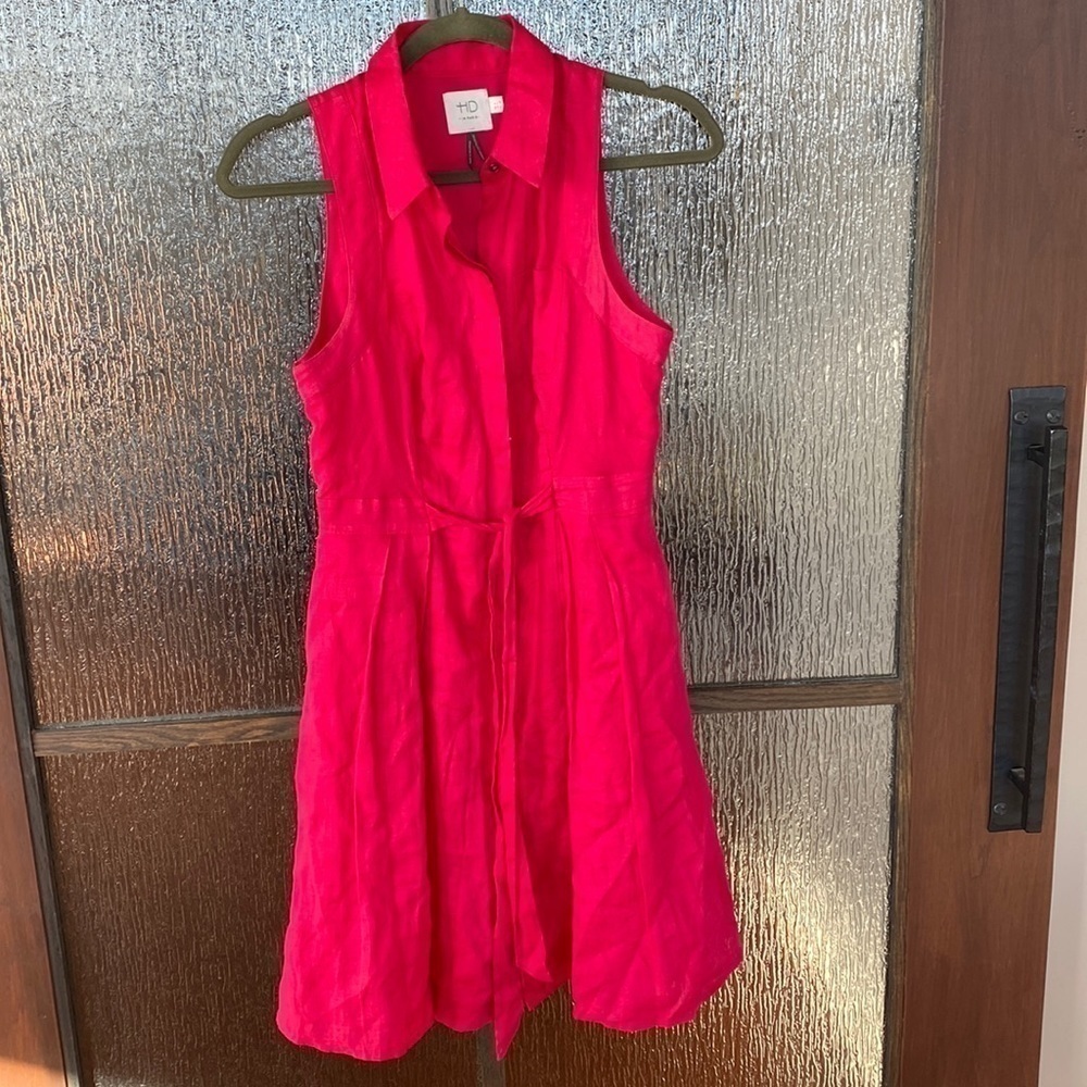 HD in Paris dress in a pretty pink. Tie waist and button up collar. EUC
